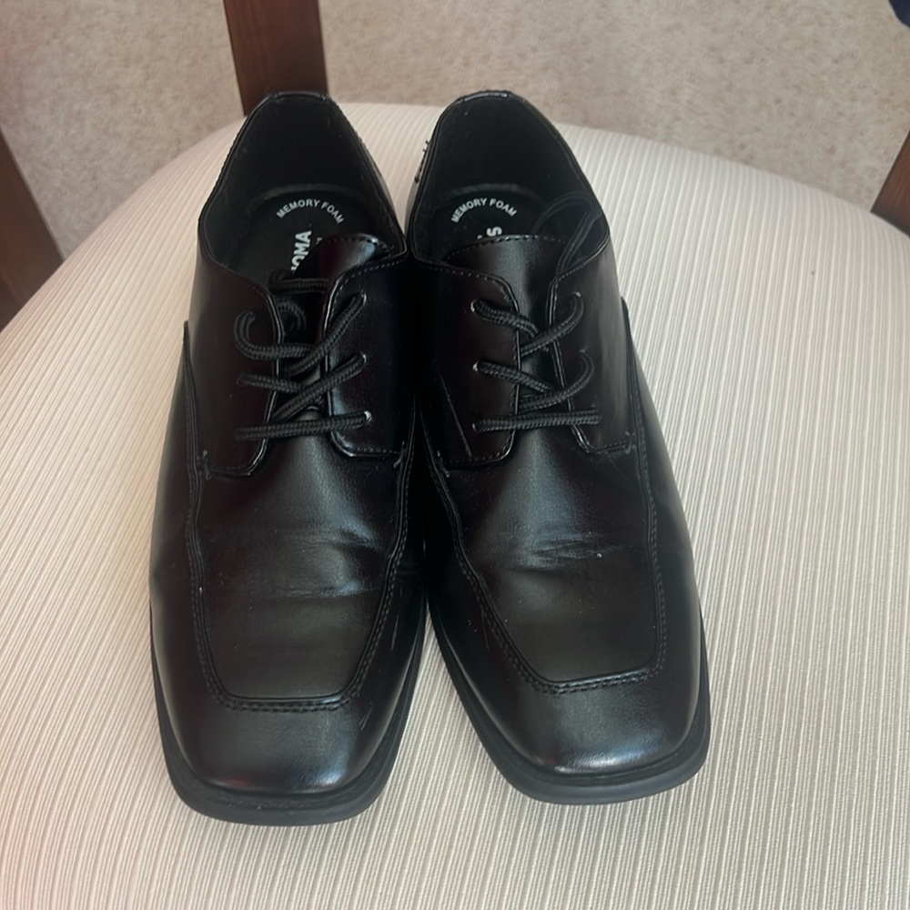 Boys size 6 dress shoe